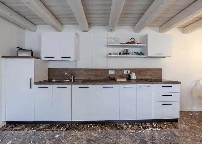 Apartamento Cisano Residenza D'epoca *